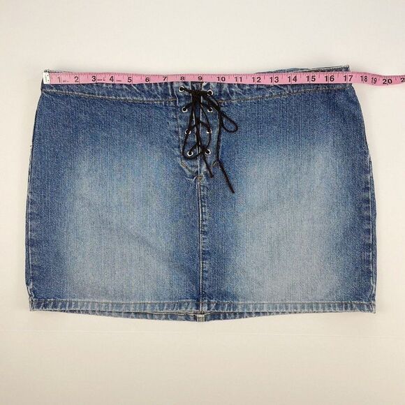 Women’s vintage Y2K Paris Blues Lace up jean mini skirt size 13 - Picture 2 of 8